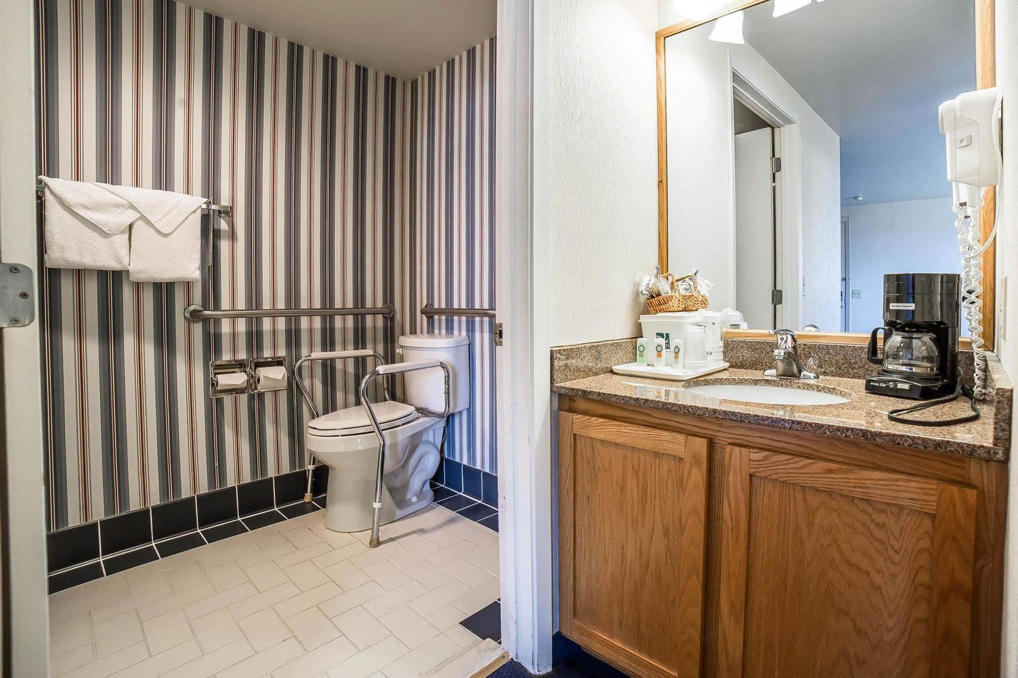 Quality Inn Sandpoint Bagian luar foto