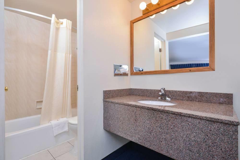 Quality Inn Sandpoint Bagian luar foto